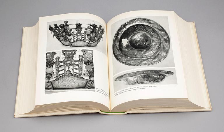 BÖCKER, "Svensk silversmide" 4 delar. Bl.a. 3 vol Svenskt silversmide 1520-1850,av bl.a. Carl Hernmarck, 1943 Stockholm.