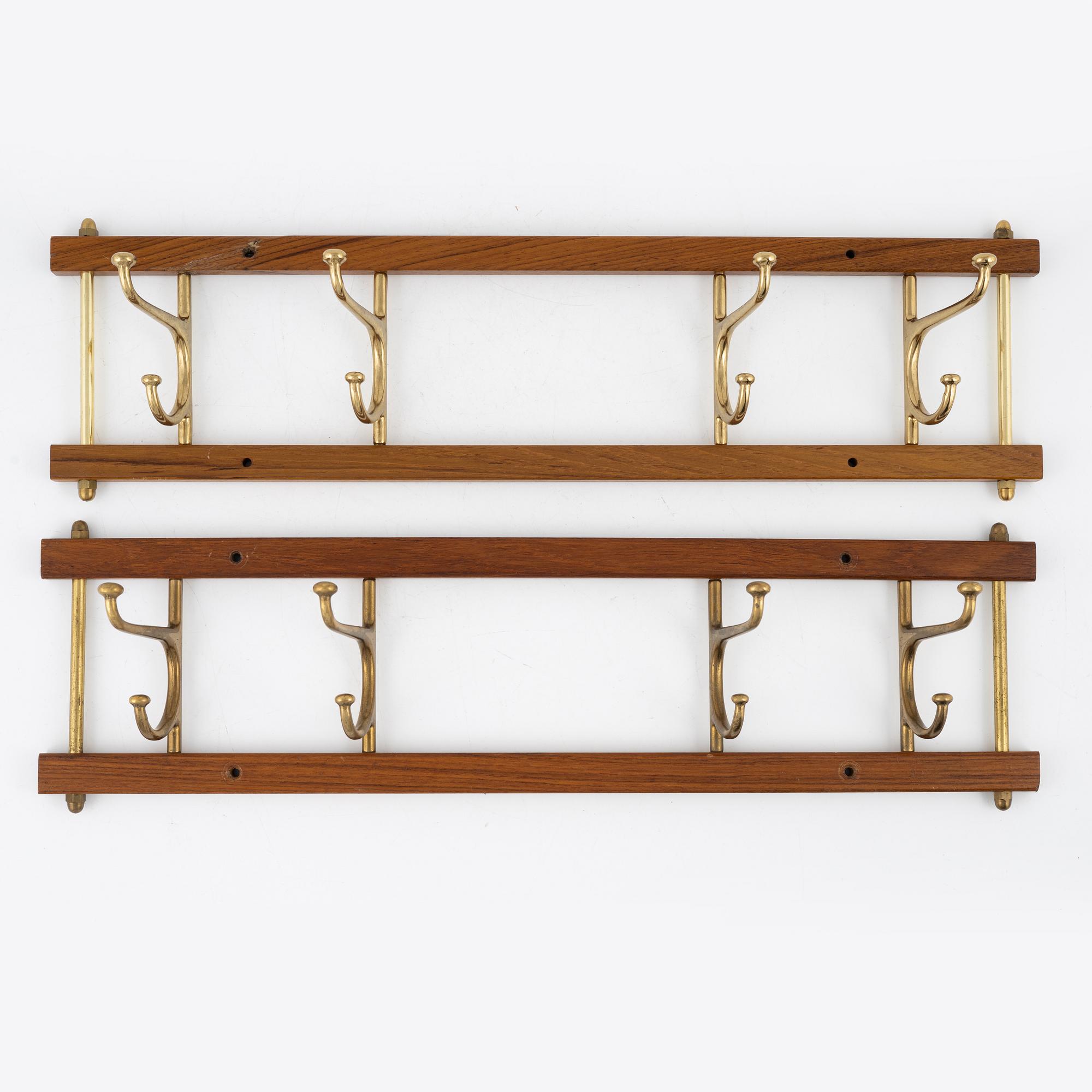 Klädhängare, ett par, "Dekorativ", Skoglunds metallgjuteri, Anderstorp, 1900-talets mitt.