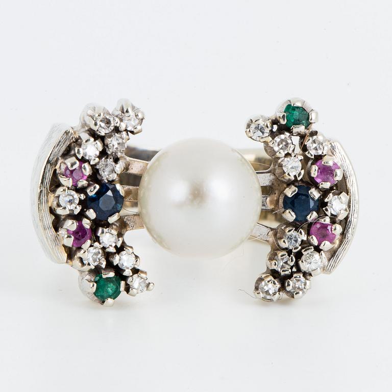 RING, vitguld med pärla, diamanter, safir, smaragd och rubin.