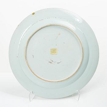 A large Chinese blue and white export porcelain dish, Qing dynasty, Qianlong (1736-95).
