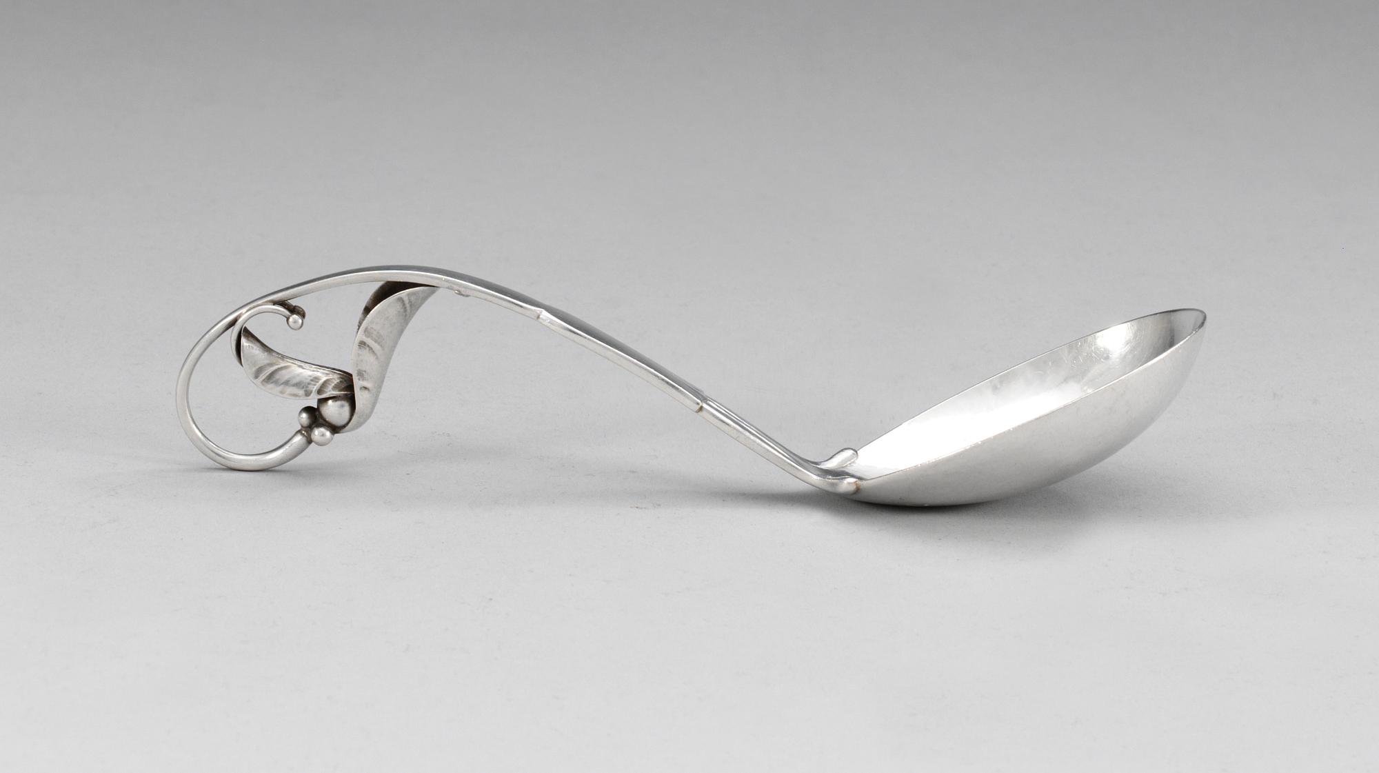 SERVERINGSSKED, sterling silver, Georg Jensen, Köpenhamn 1933-44, design nr 141.