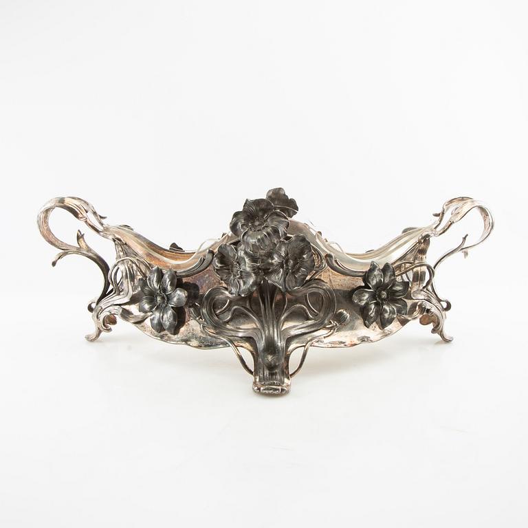 Jardinière Wurtembergische Metalwaren fabrik Art Nouveau around 1900 silver-plated (Britannia metal).