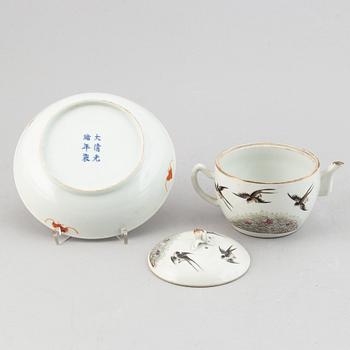 A Chinese porcelain teapot and a bowl mark of Guangxu, 20th century.