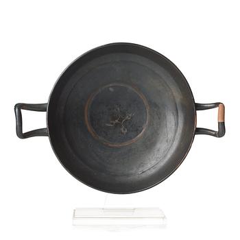 113. KYLIX, terakotta. Attisk, Grekland, möjligen 500-300 f. Kr.