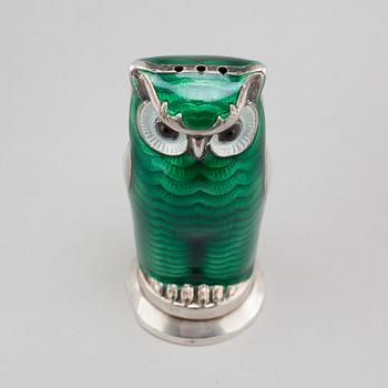 A salt and a pepper shaker, silver and enamel, from David Andersen in Norway, 20th century.
