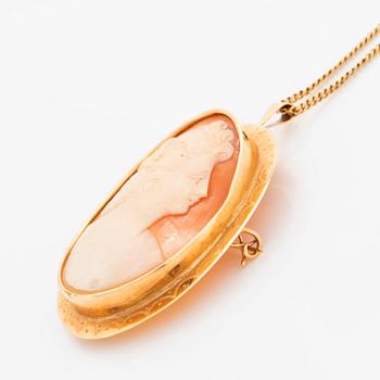 18K gold shell cameo pendant/brooch with chain.