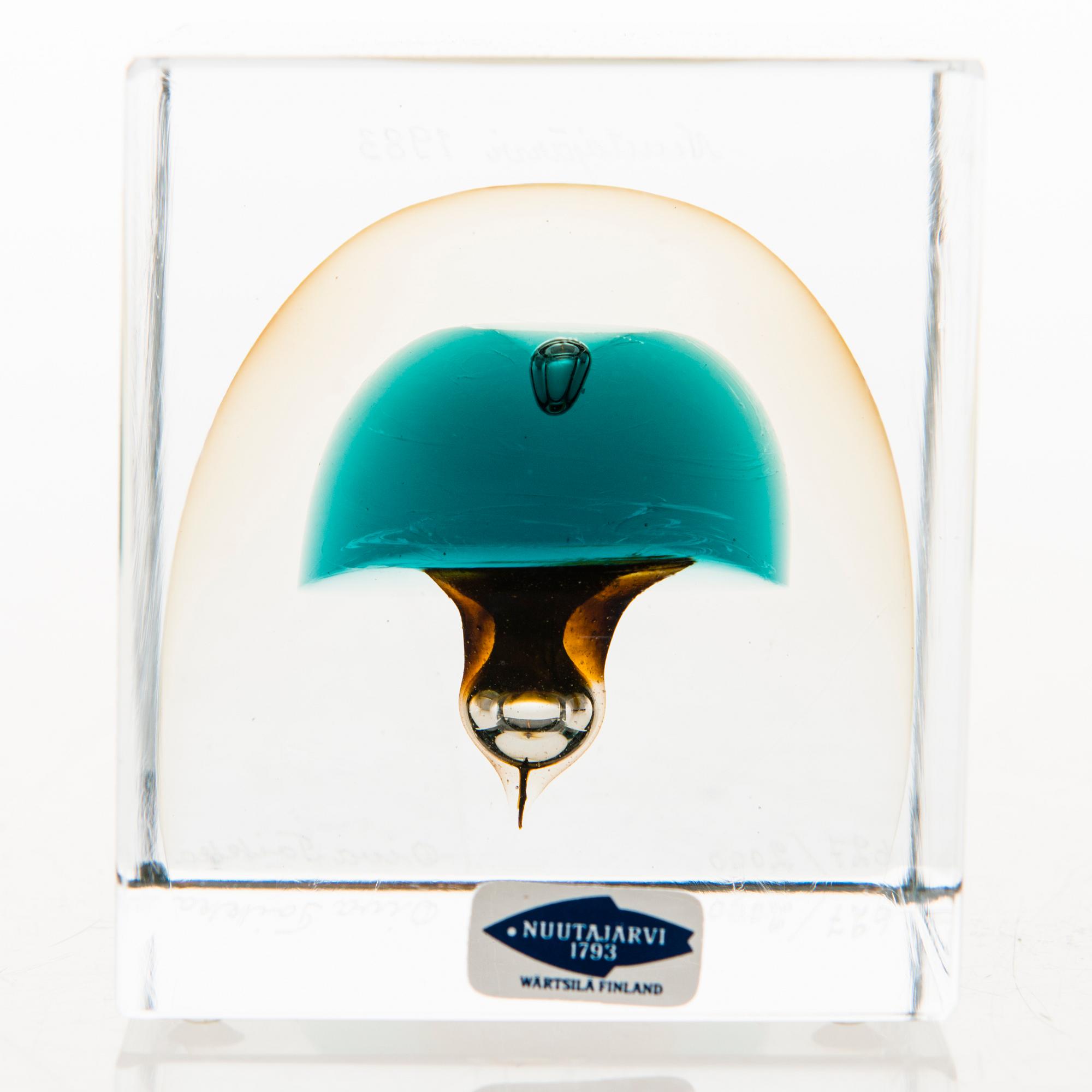 OIVA TOIKKA, An annual glass cube, signed Oiva Toikka Nuutajärvi 1983 and numbered 627/2000.