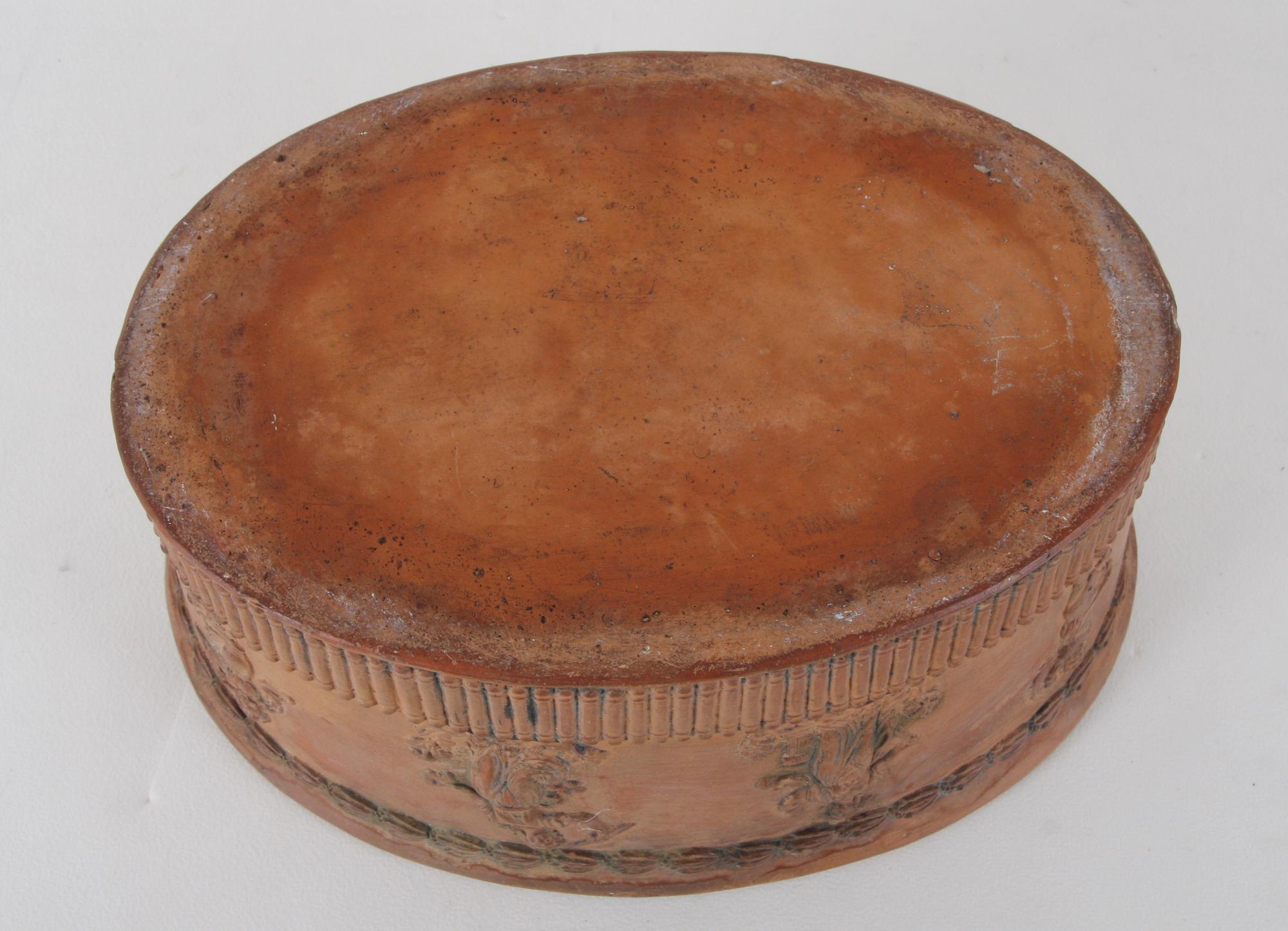 PUDDINGFORM. Lergods, monogrammärkt -63(1800-tal.).