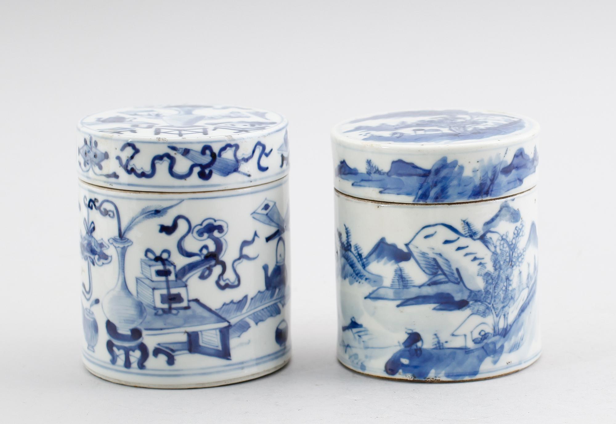 LOCKBURKAR, 2 st, porslin, Kina, sannolikt 1800-tal.