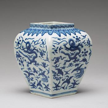 A blue and white vase, late Qing dynasty/Republic with Wanli mark.