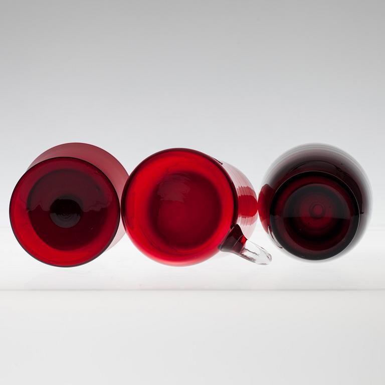 VARMDRYCKSGLAS, 4 st, BÄGARE PÅ FOT, 6 st, och KARAFF, glas, bl a Hovmantorp, Sverige.