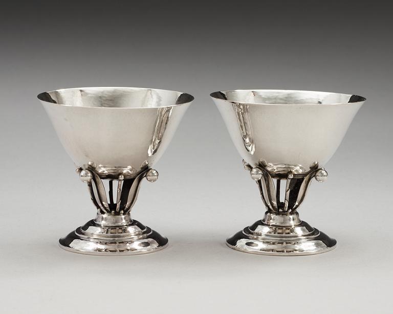 GEORG JENSEN, skålar, 1 par, Köpenhamn 1915-32.