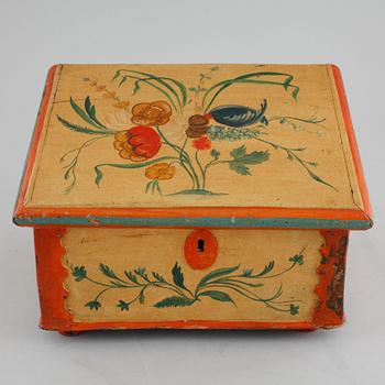 A wooden handicraft casket, made in the first half of the 19th century.