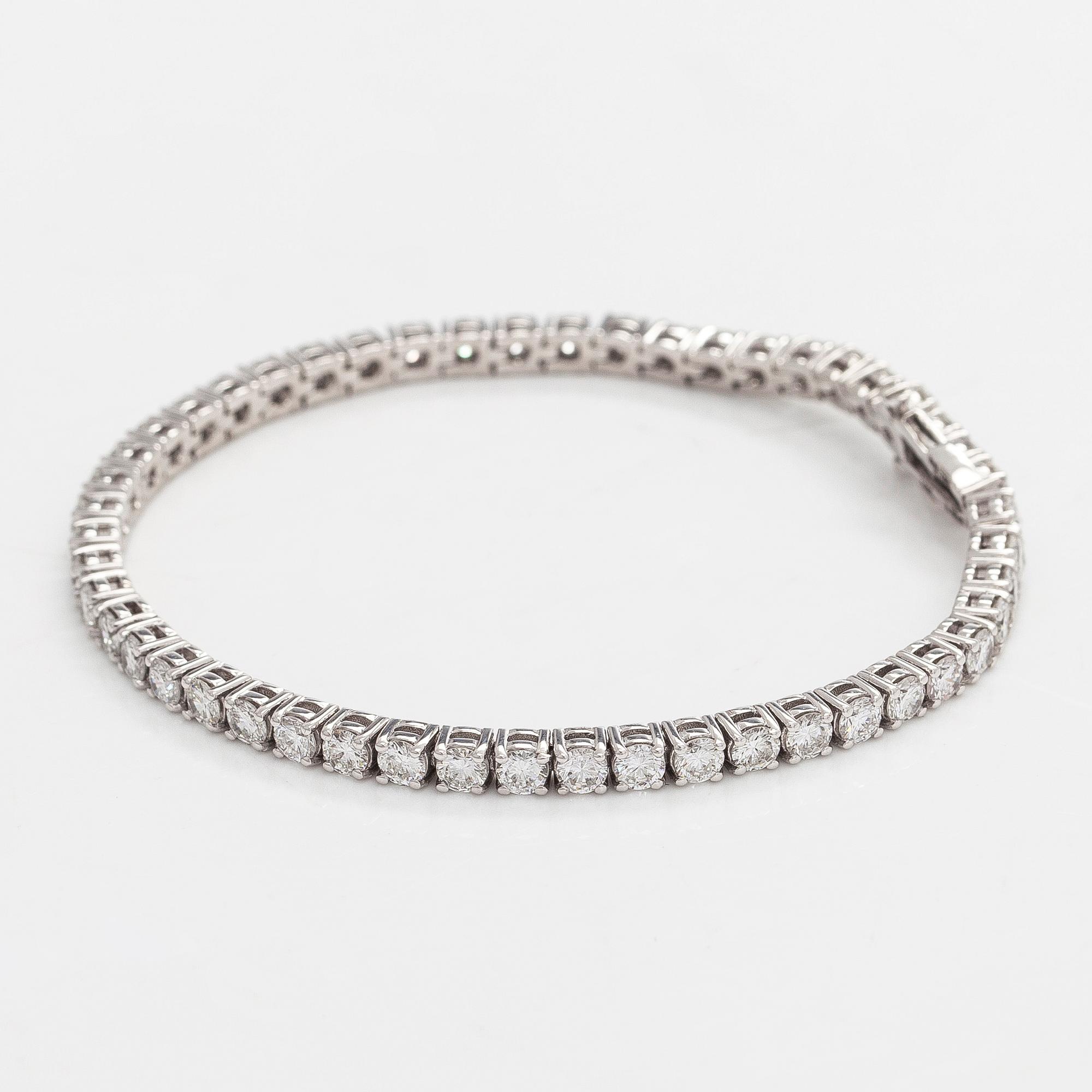 Tennis bracelet, brilliant cut diamonds, 18K white gold.