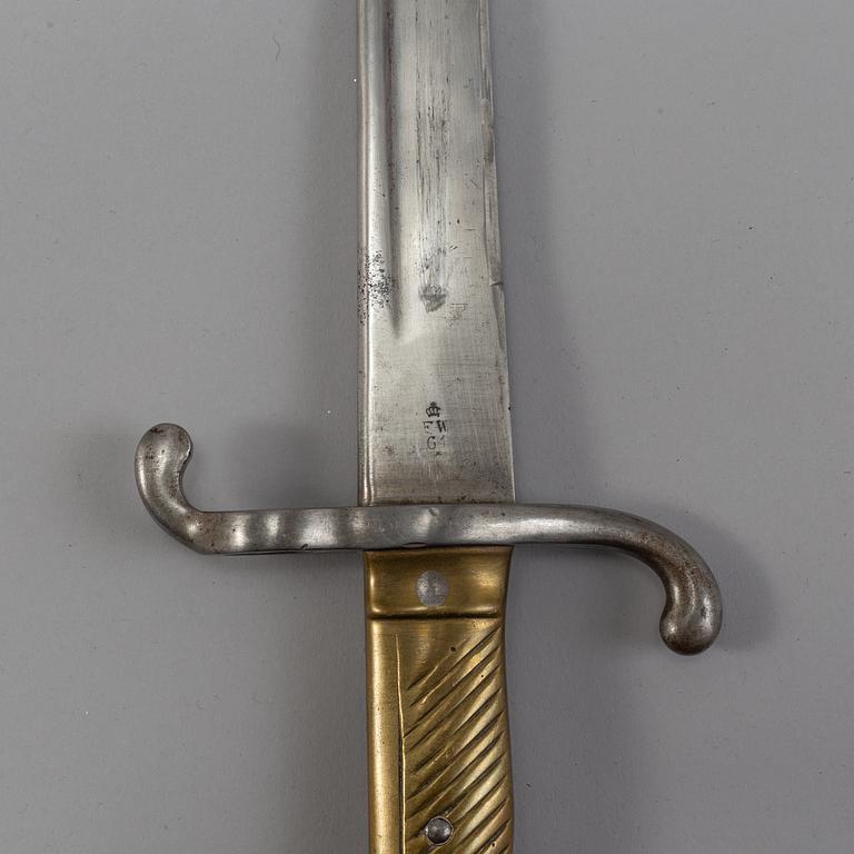 A prussian bayonet 1860 pattern with scabbard by Höller Solingen.