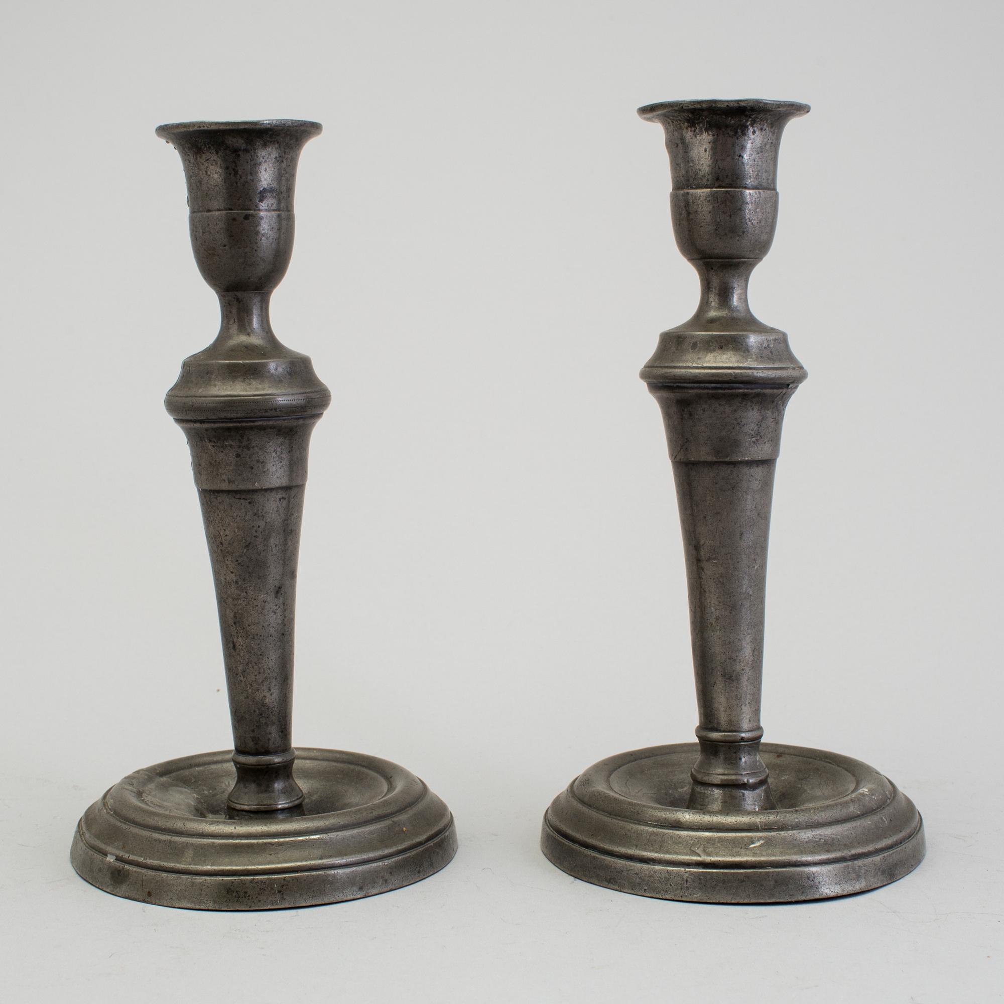 LJUSSTAKAR, ett par, tenn, sent 1700-tal.