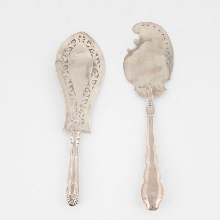 Serving cutlery, 2 pieces, mark of Gustaf Möllenborg, Stockholm 1831 and Hans Georg Vogt & Söner, Kristianstad, 1855.