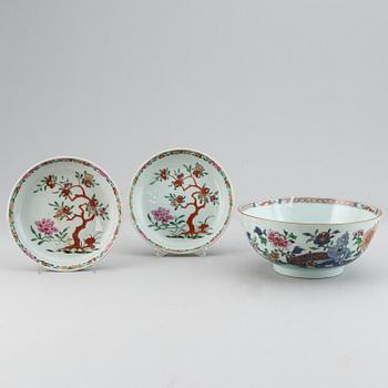 A pair of famille rose dishes and an export porcelain bowl, Qing dynasty, Qianlong (1736-95).