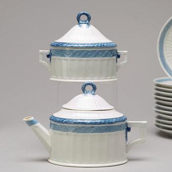 A Royal Copenhagen 'Blå Vifte' tea service, Denmark, 20th Centruy. (26 pieces).