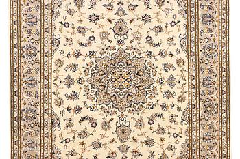 A Kashan carpet, c. 306 x 200 cm.