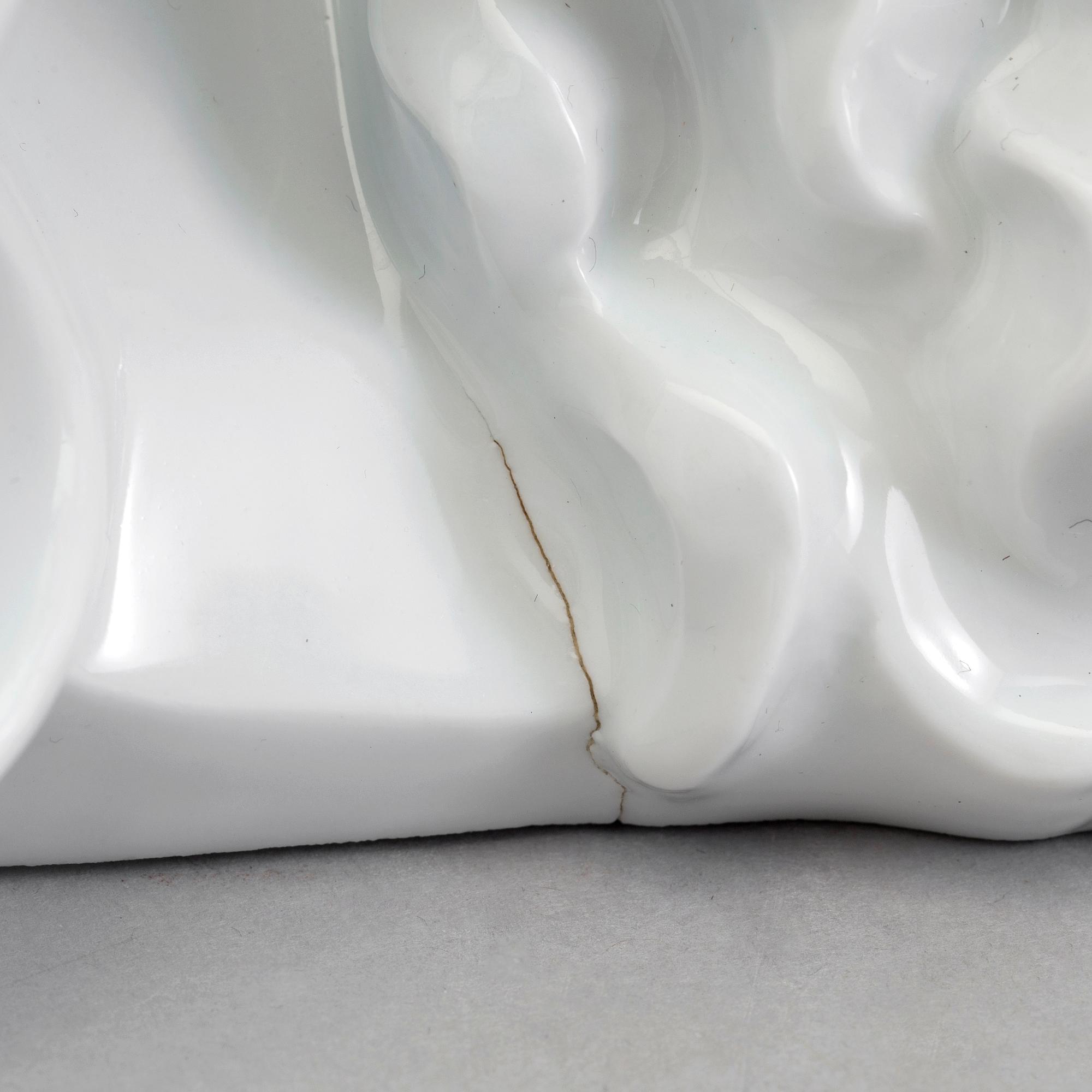 A porcelain bust of Christ from Staats Fachschule, Karlsbad, Czechoslovakia.