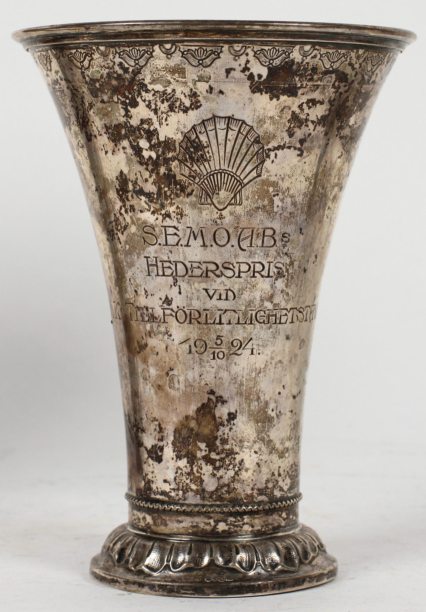 BÄGARE, 2 st samt FAT, silver, K. Anderson resp GAB, 1906-24.