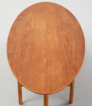 Kerstin Hörlin-Holmquist, an oak and teak coffee table, from the Triva-series, Nordiska Kompaniet, Stockholm, 1960s.