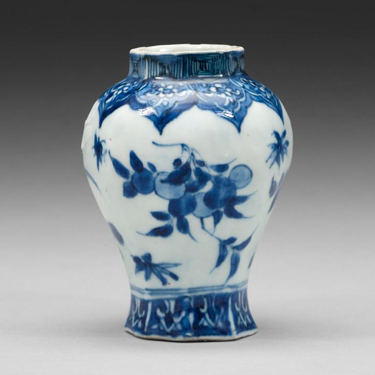 A small blue and white jar, Ming dynasty, 17th Century.