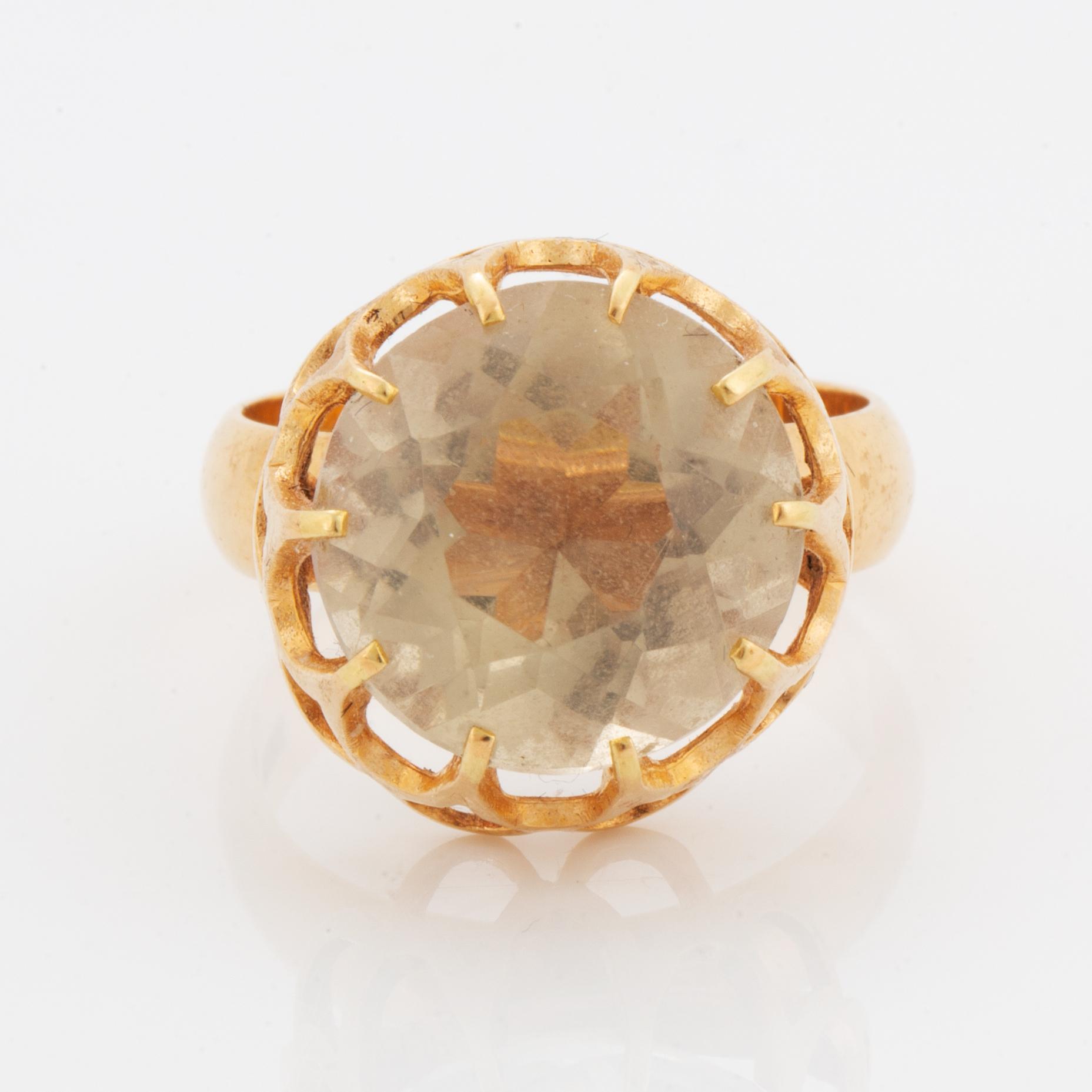 Ring, 18K guld med rund fasettslipad citrin.