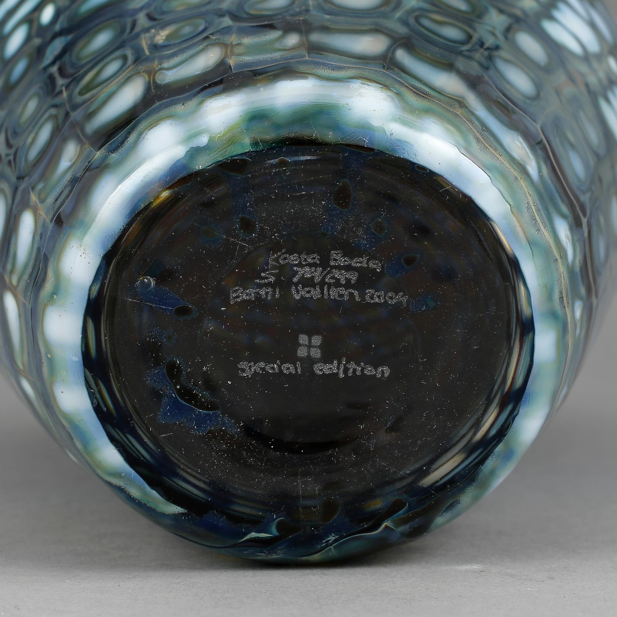 VAS, glas, "Jupiter" signerad Kosta Boda, Bertil Vallien, numrerad 74/99, Special edition, 2004.