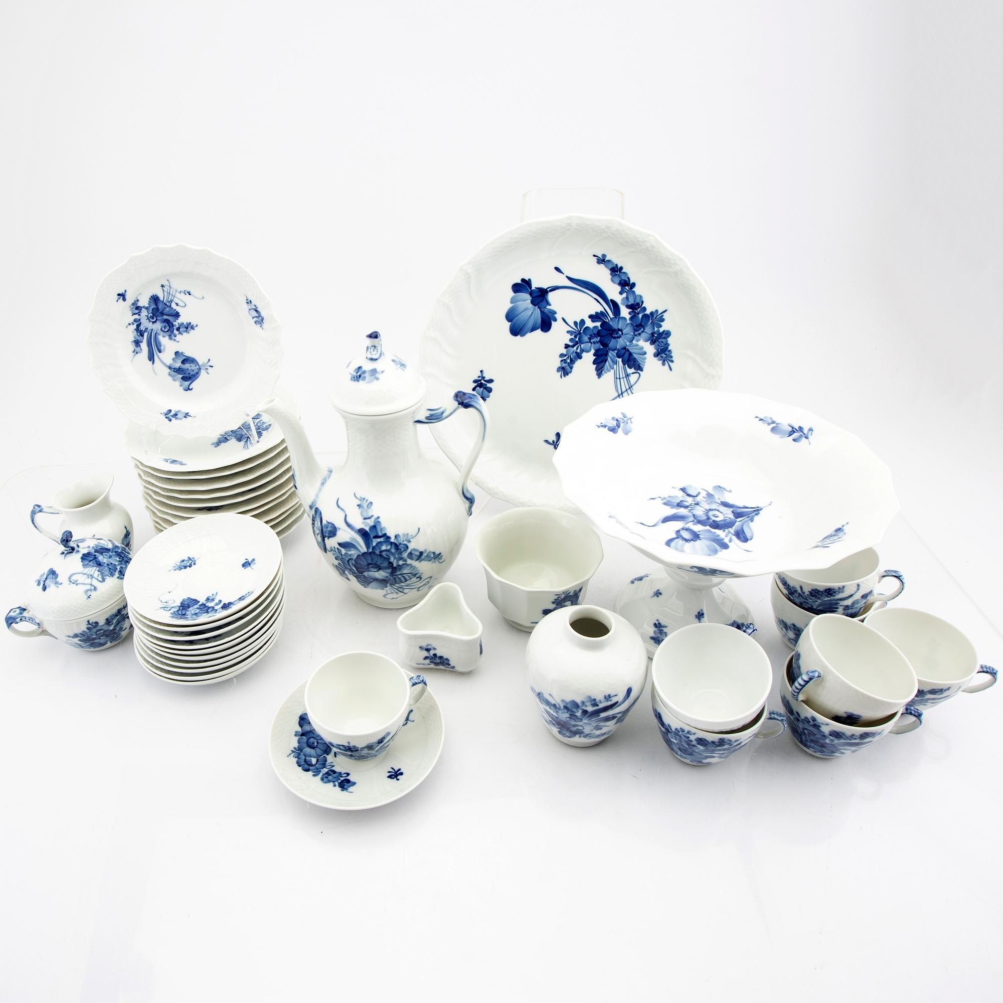 Coffee service 32 pcs "Blå Blomst" Royal Copenhagen Denmark porcelain 1951-1968.
