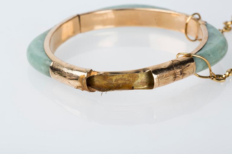 ARMRING, 14K guld med nefrit.