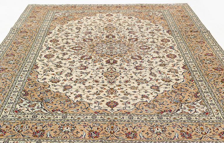 A  carpet, Kashan, ca 334 x 247 cm.