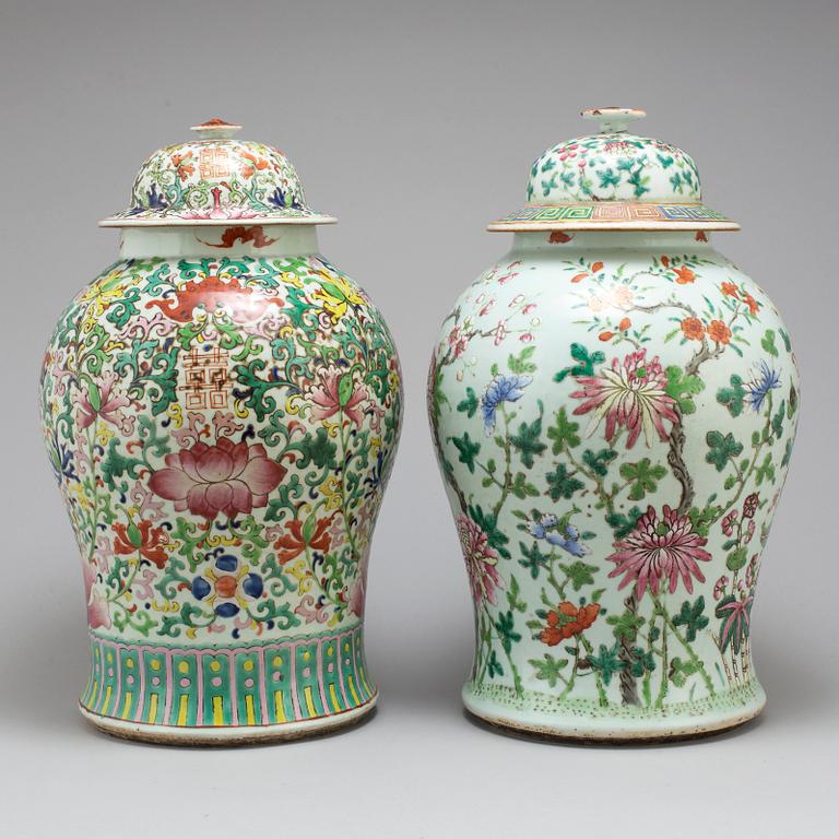 Two large famille rose vases with covers, Qing dynasty, circa 1900.