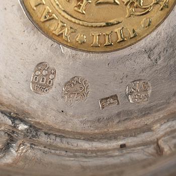 An 18th century famille rose and silver tankard, lid with mark of Nils Gram, Copenhagen 1756.