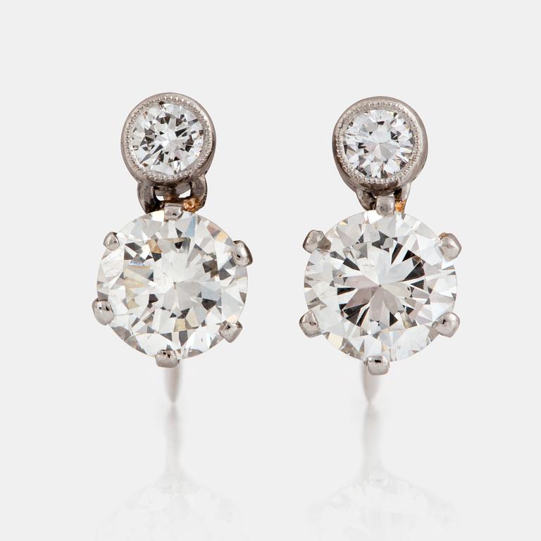 A pair of platinum earrings set with old-cut diamonds with a total weight of ca 1.70 cts.