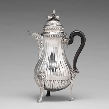 187. A Belgian 18th century silver coffee-pot, unidentified makers mark, Moms 1784.