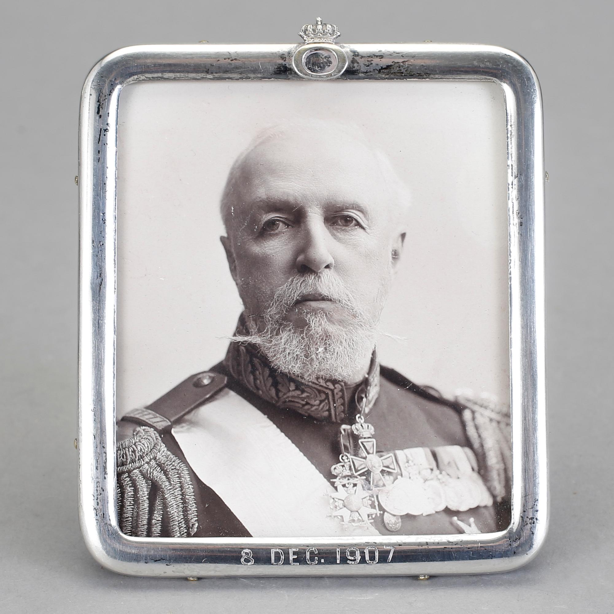 KUNGLIG MINNESRAM, Oscar II, silver, CG Hallberg, Stockholm 1908.