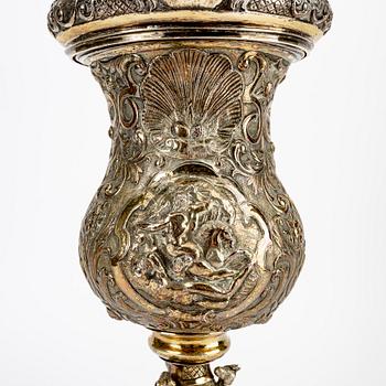 Cup with lid, Historismus, probably 19th century, indistinct silver stamps, weight 1154 grams.