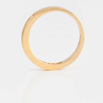 RING, 18K guld med briljant och baguetteslipade diamanter 0.50 ct. Vikt 4,9 gram.