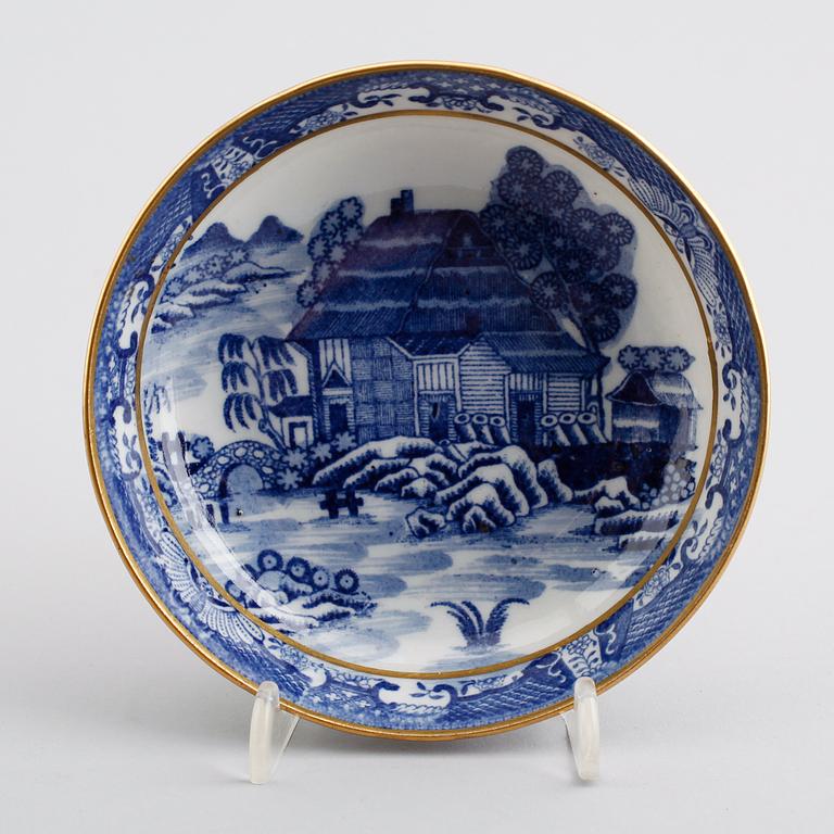 KOPPAR MED FAT, 4 st, porslin, Kina, 1700-/1800-tal.