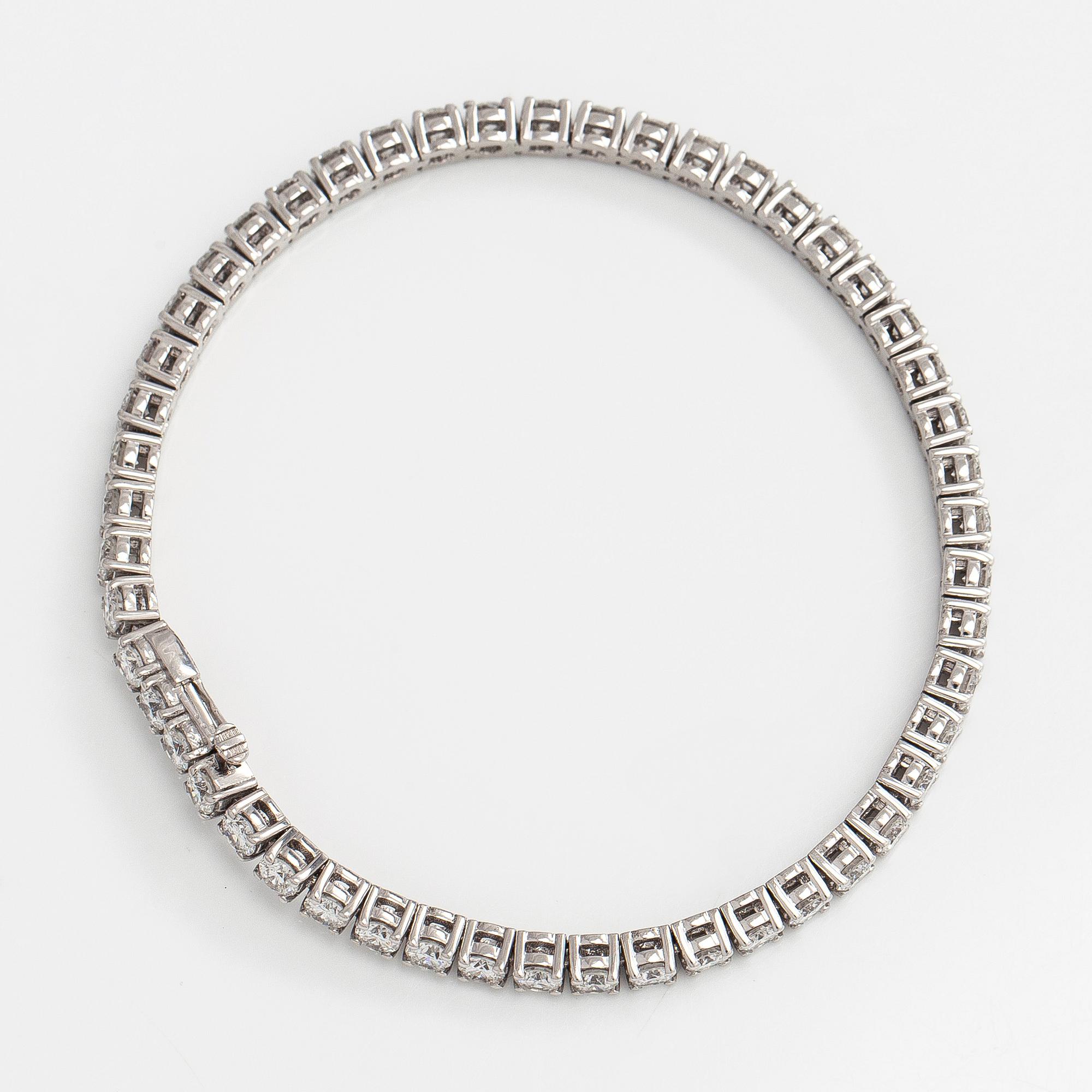 Tennis bracelet, brilliant cut diamonds, 18K white gold.