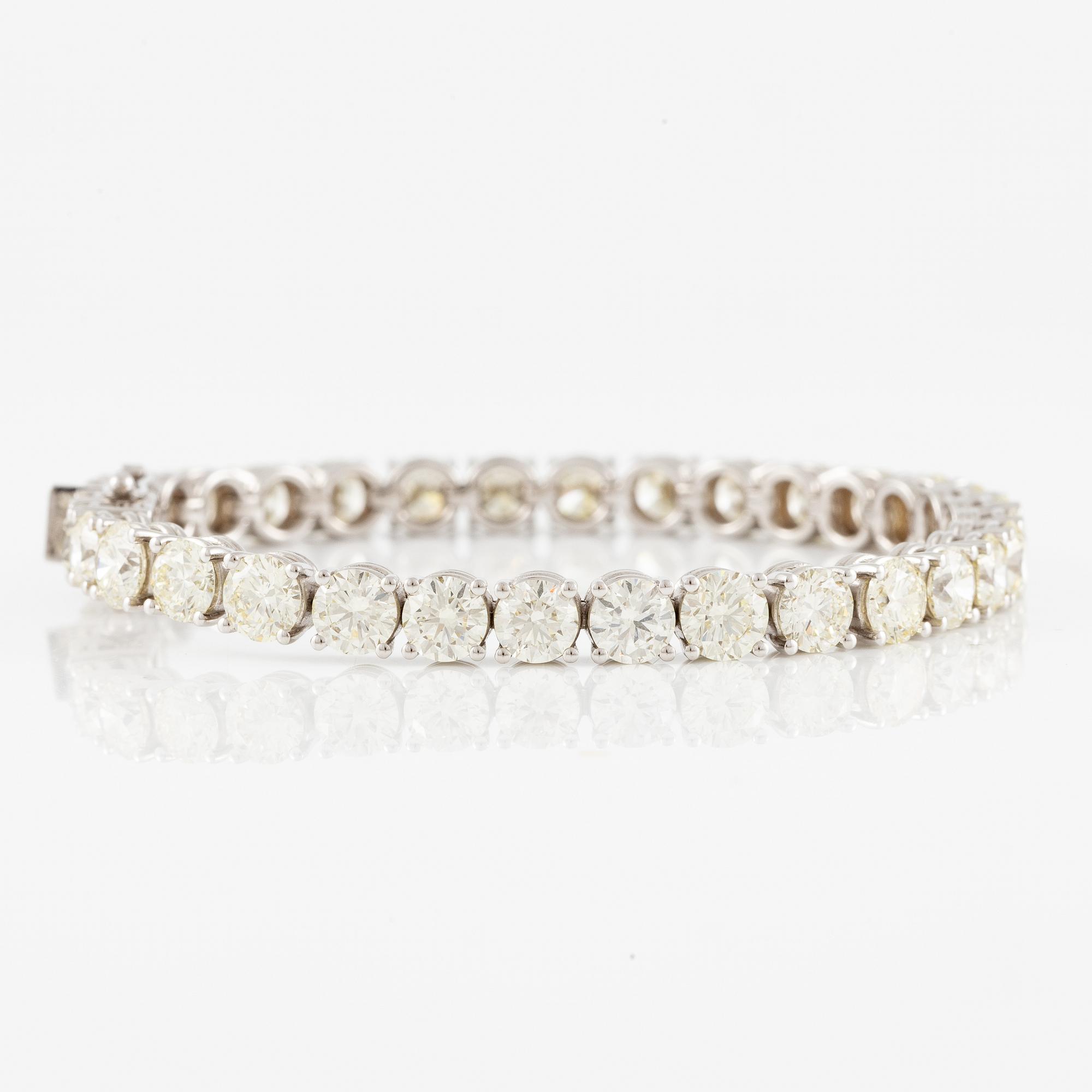 Tennis bracelet, 18K white gold with brilliant-cut diamonds.