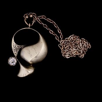 HÄNGE, sterlingsilver med fasettslipad bergkristall, troligtvis Sten & Laine, Turku, Finland, 1970-tal. Vikt 18 g.