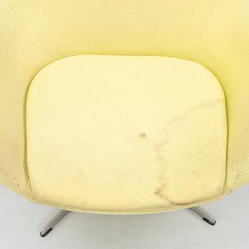 Arne Jacobsen, a swivel easy chair, 'The Egg', Fritz Hansen 1992.