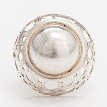 Liisa Vitali, ring "Nuppu" sterlingsilver. Westerback, Helsingfors 1971.