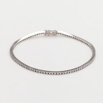 Tennisarmband, 18K vitguld och briljantslipade diamanter.