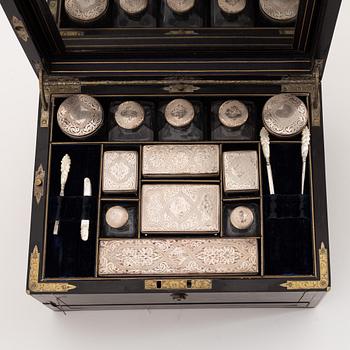 Reseschatull, silver, England, 1860-tal.