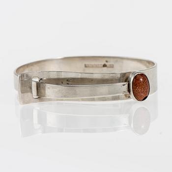 ARMBAND, silver 813, syntetisk solsten. Kupittaan Kulta 1961. Vikt ca 26,8 g.