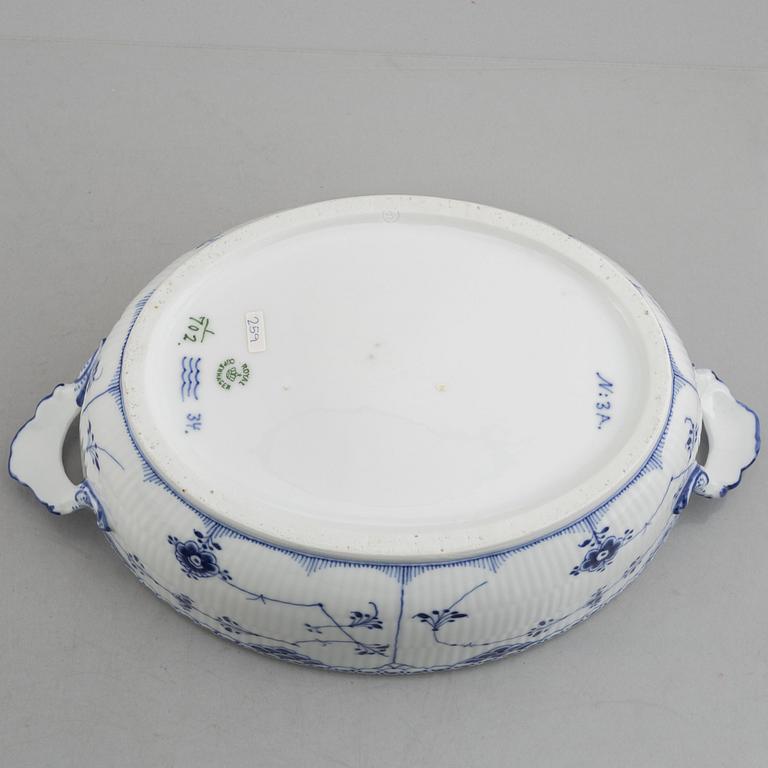 A 'Blue Fluted Half Lace' /'Musselmalet' tureen with cover and stand, Royal Copenhagen, model 702, 600, 1898-1923.